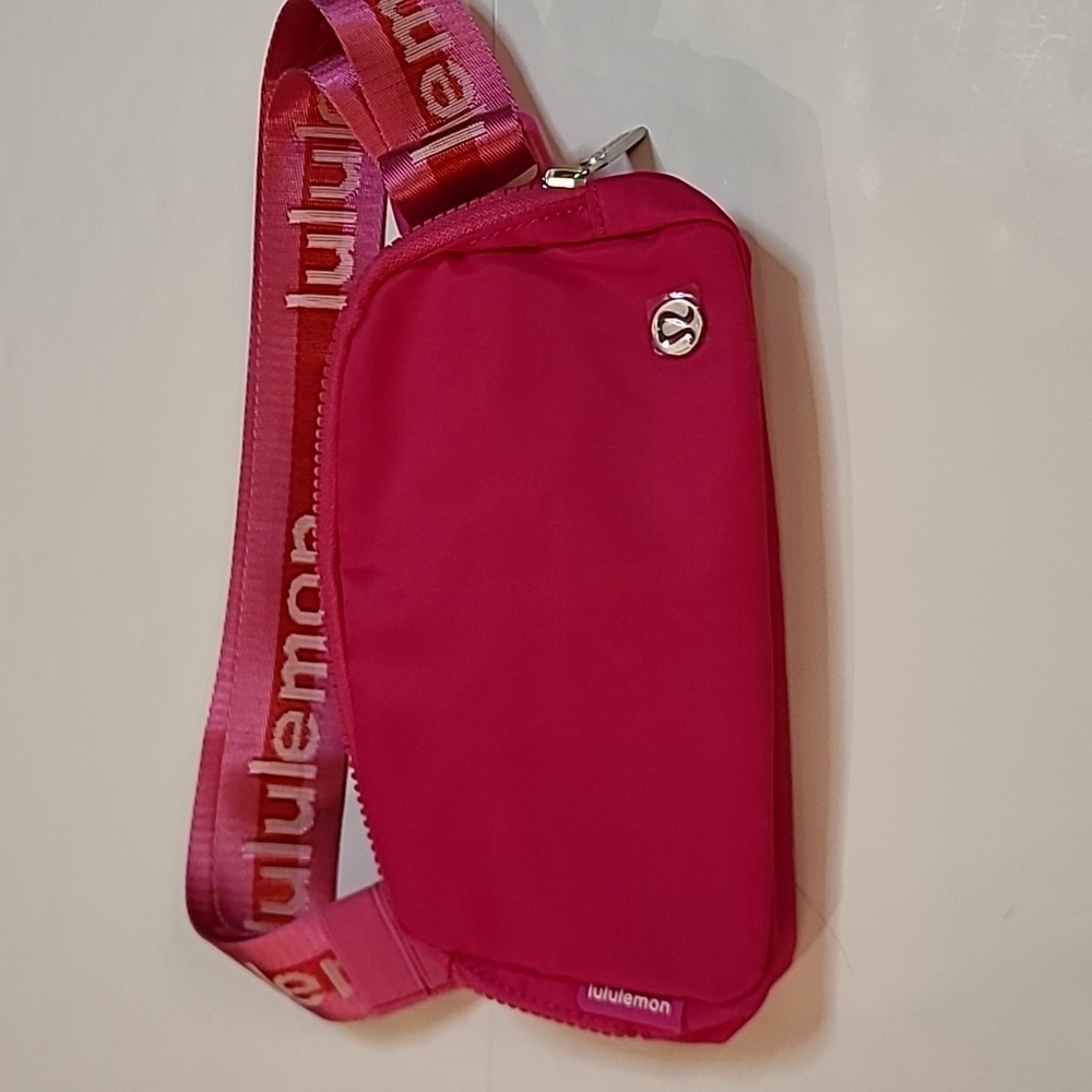 Lululemon Everywhere Belt Bag